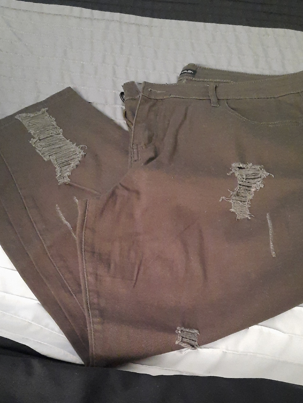 Womens Distressed Casual Capris
